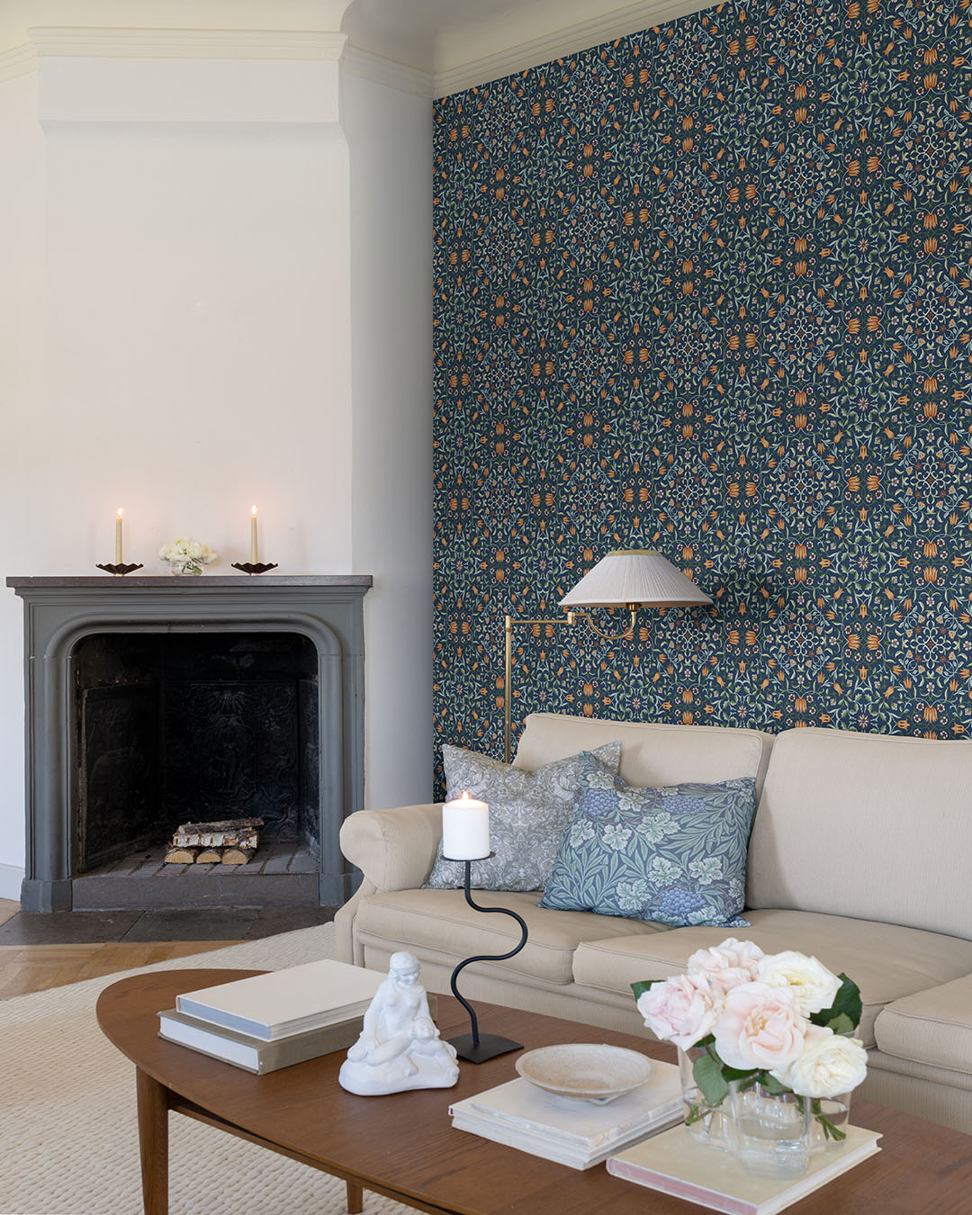 82010 - No 1 Holland Park Wallpaper - Dark Blue - Midbec
