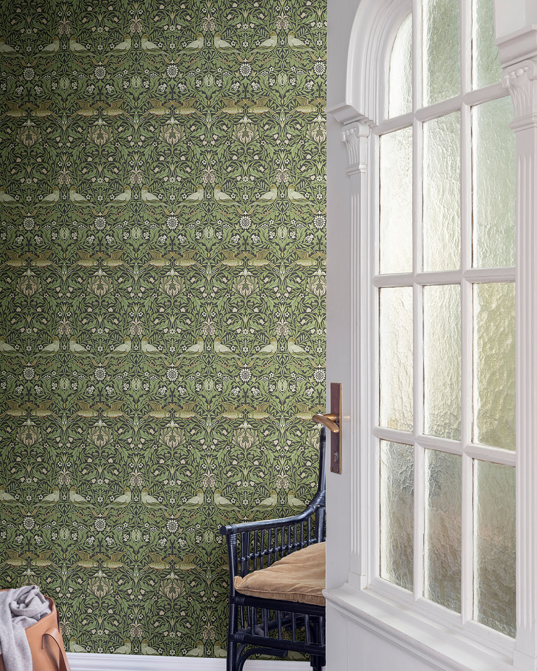 82063 - Bird Wallpaper - Black / Green - Midbec