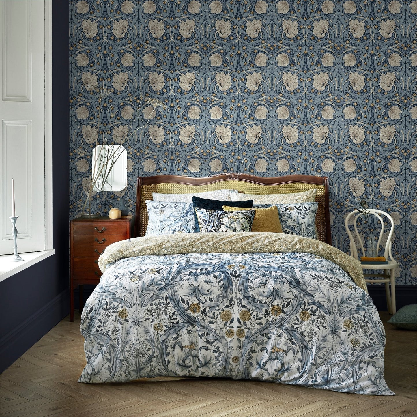 Pimpernel Wallpaper - Blue - 124241 - William Morris AH