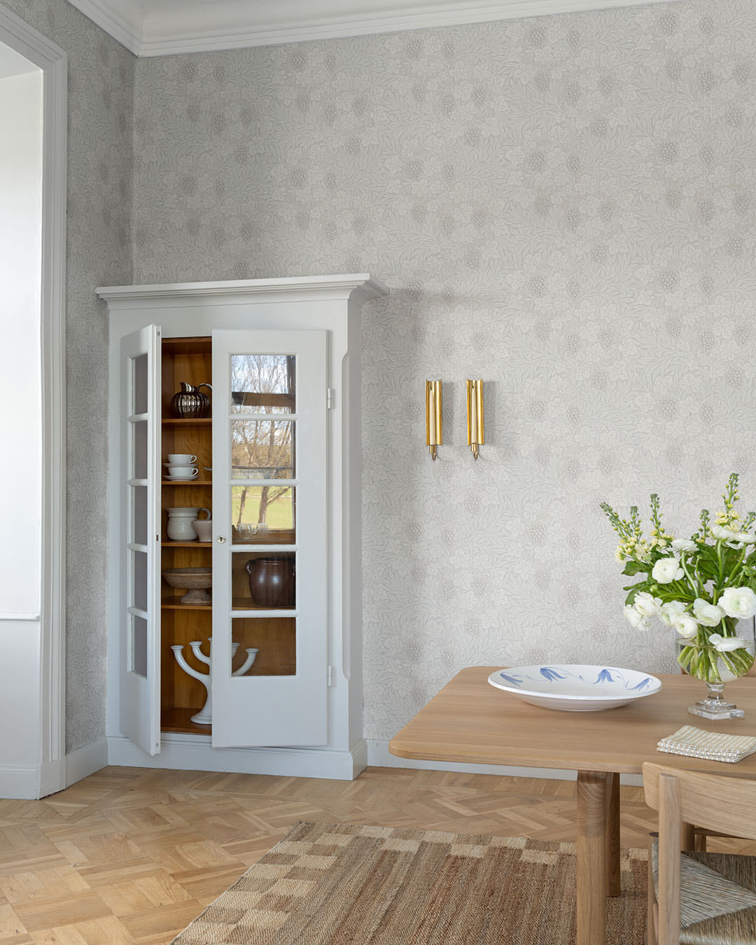 82016 - Vine Wallpaper - White - Midbec