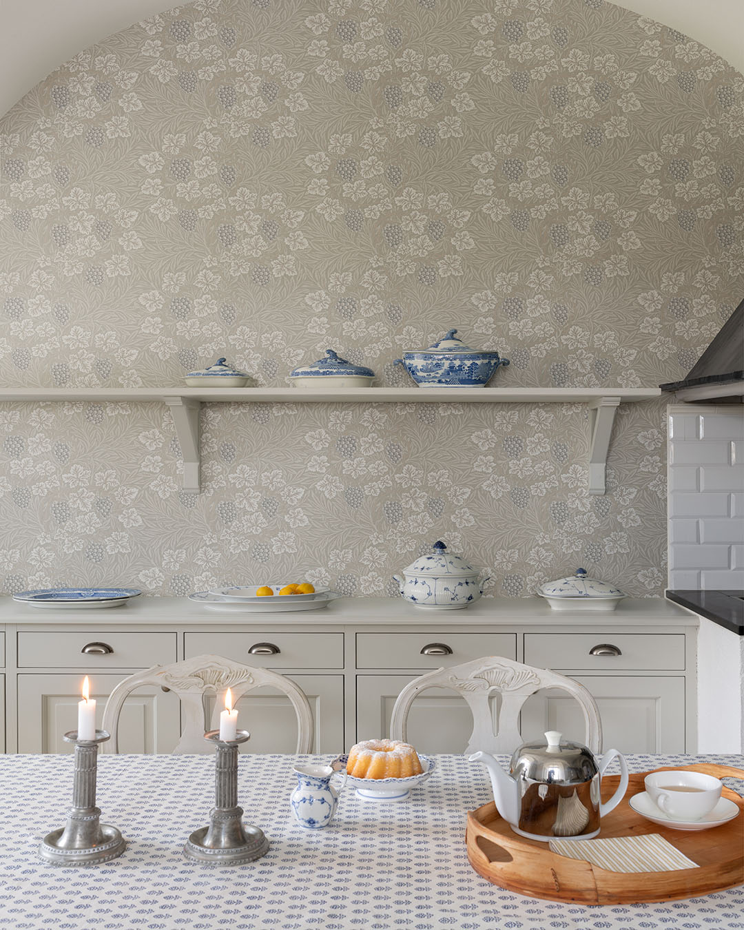 82017 - Vine Wallpaper - Gray - Midbec