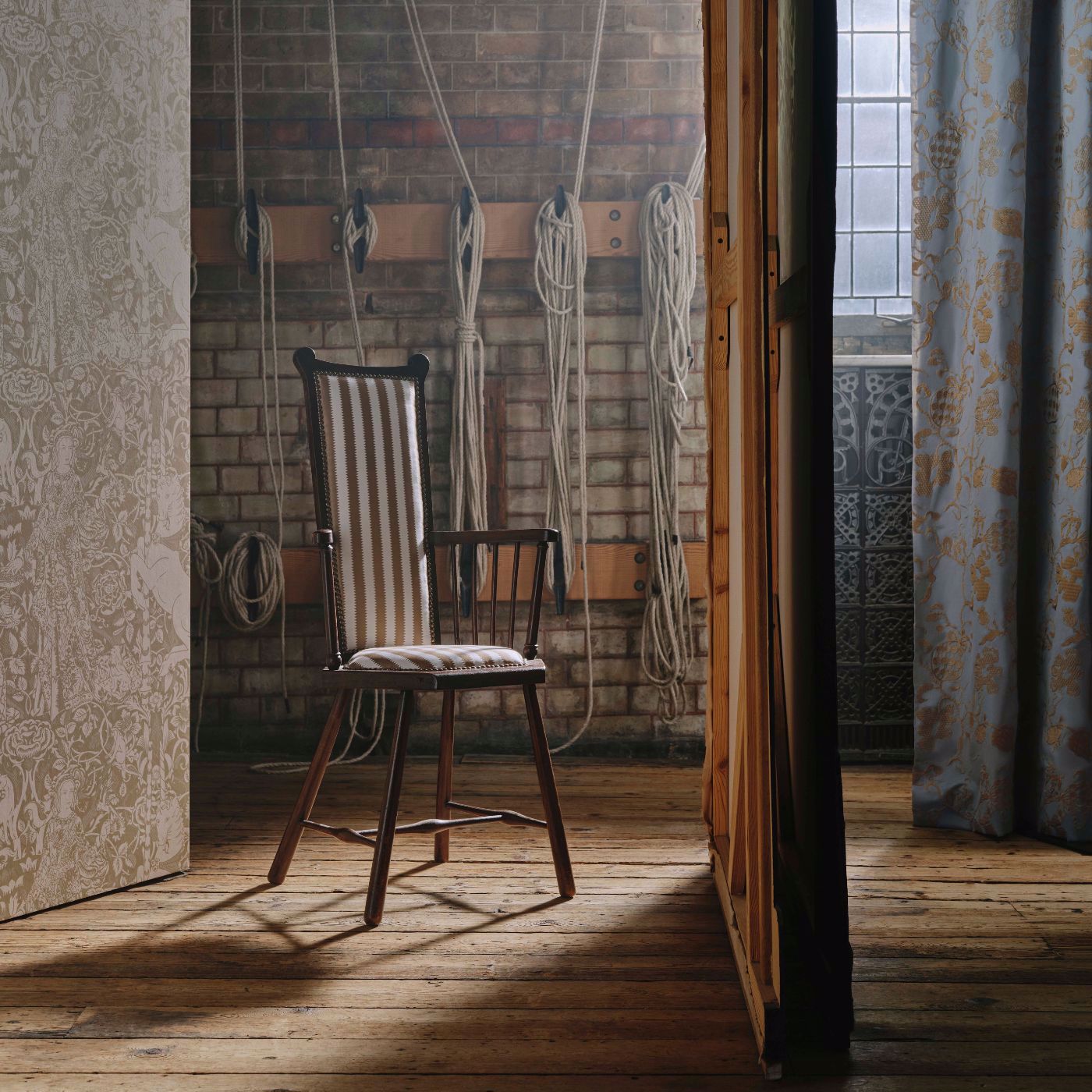 Aurelia's Grail Wallpaper - Bone/Alabaster - DGDW217299 - Sanderson
