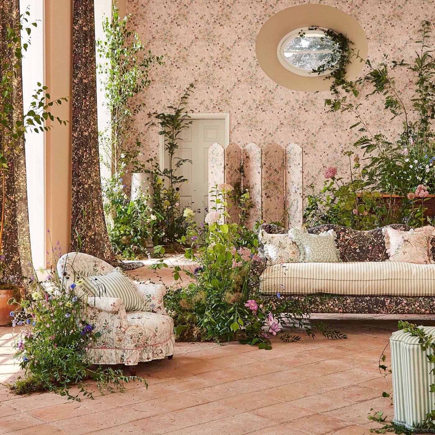 Bambi Wallpaper - Neapolitan - DDIW217279 - Sanderson