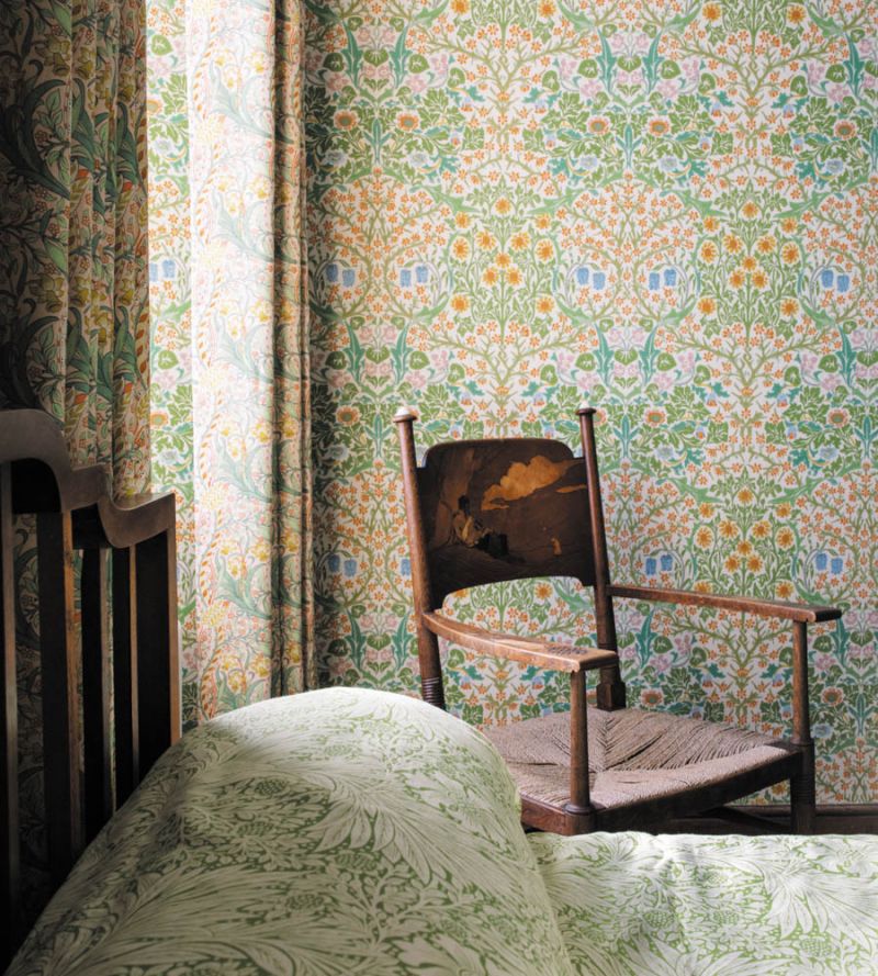 Blackthorn Wallpaper - Spring - 217105 - Morris & Co