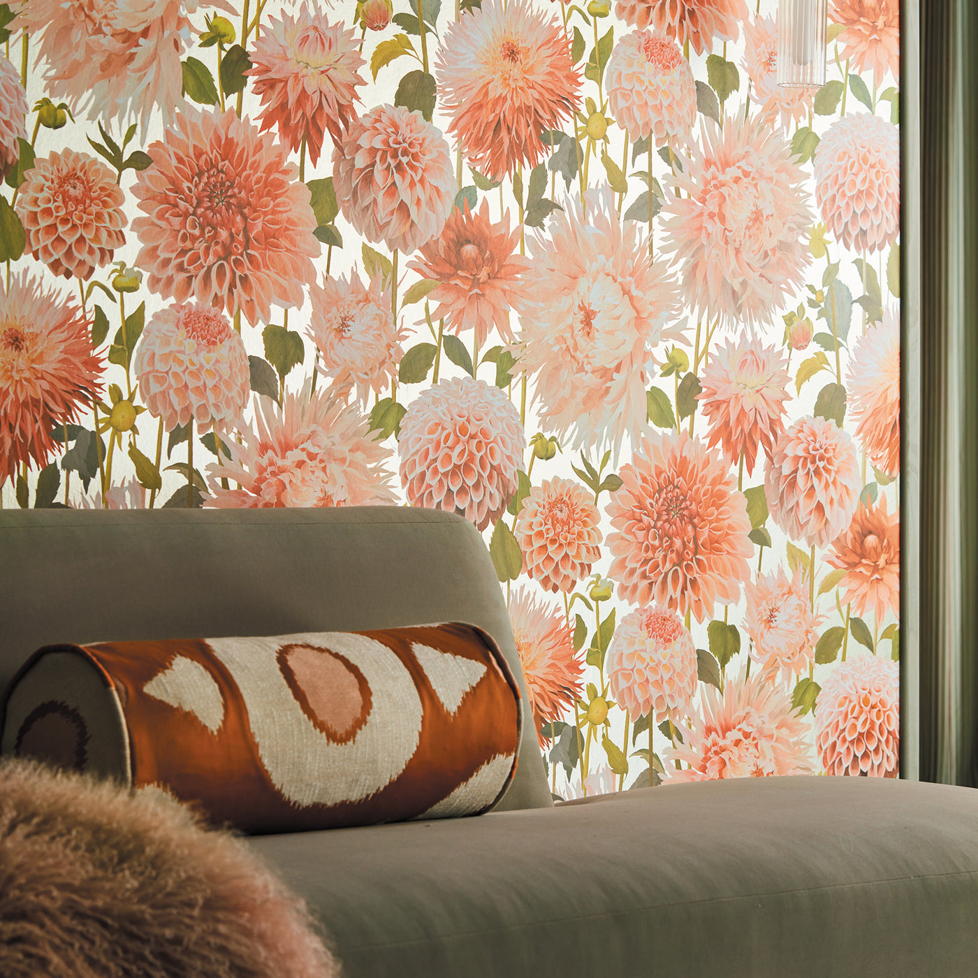 Dahlia Wallpaper - Coral/Fig Leaf/Gilver - HQN2112845 - Harlequin