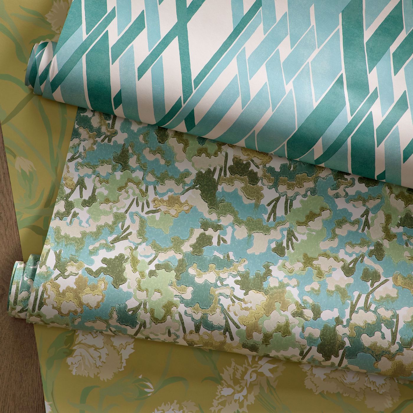 Fleur de Joie Wallpaper - Chalk/Clover/Honey - HRTW113133 - Harlequin