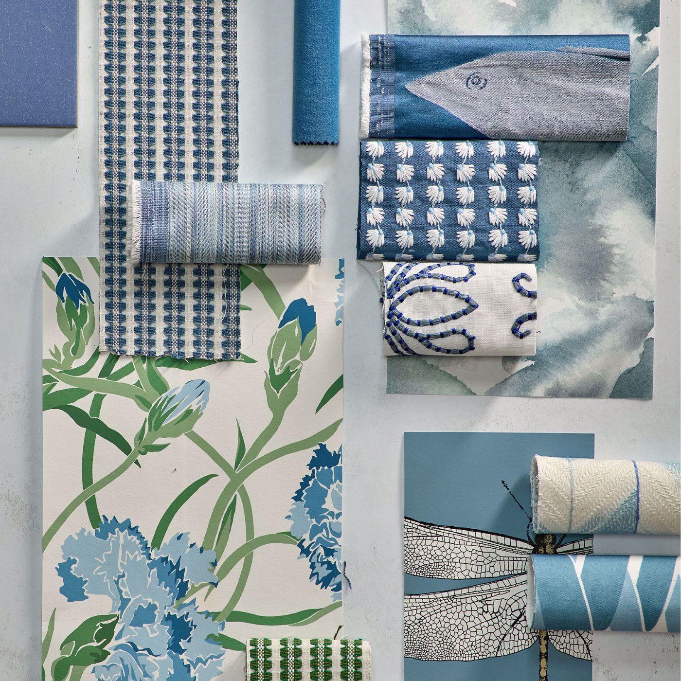 Fleur de Joie Wallpaper - French Blue/Succulent/Soft Focus - HRTW113134 - Harlequin