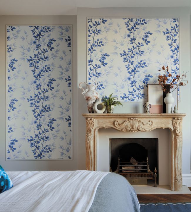 Lady Alford Wallpaper - Porcelain / China Blue - HDHW112898 - Harlequin