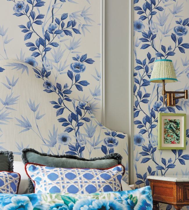 Lady Alford Wallpaper - Porcelain / China Blue - HDHW112898 - Harlequin