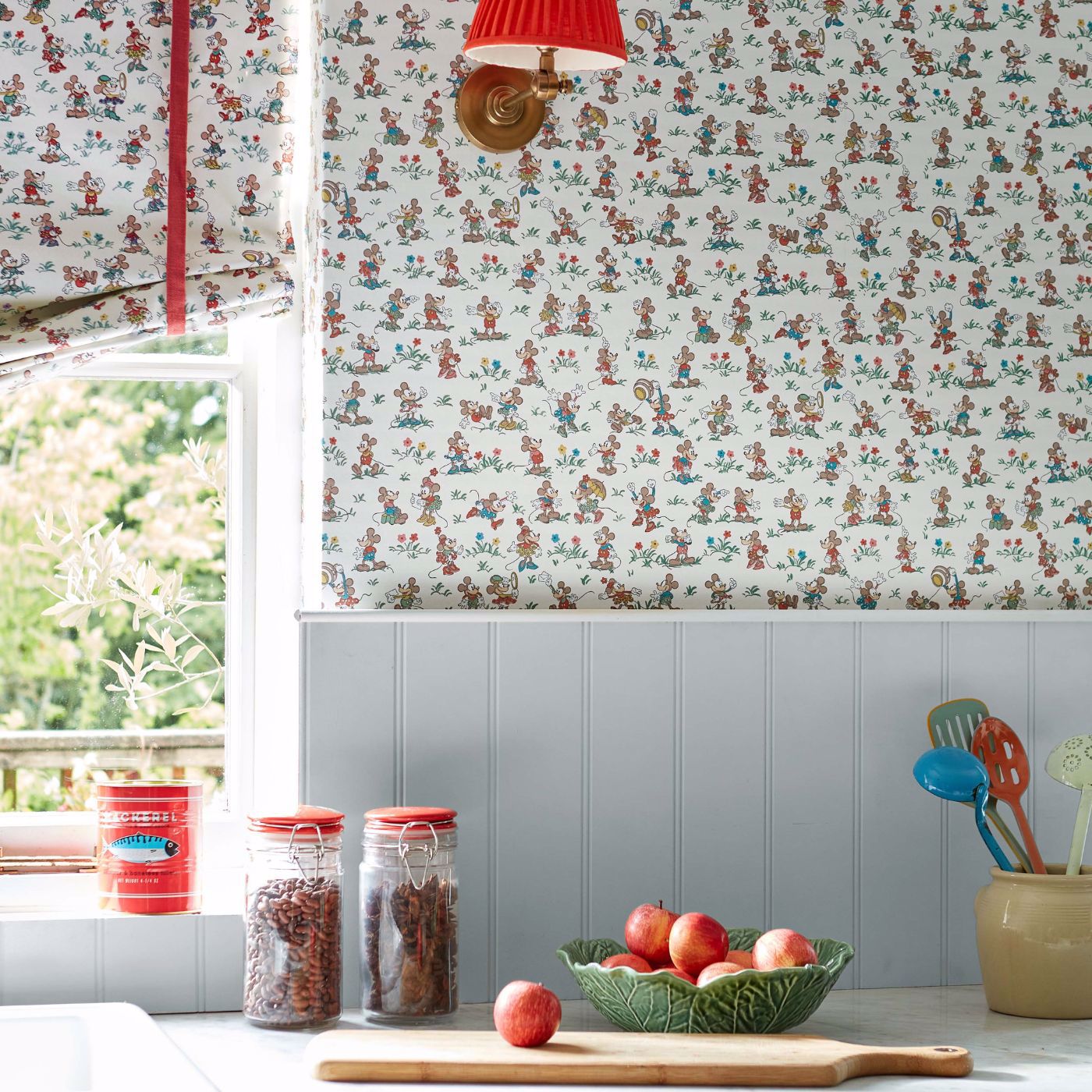 Mickey & Minnie Wallpaper - Allsorts - DDIW217263 - Sanderson

