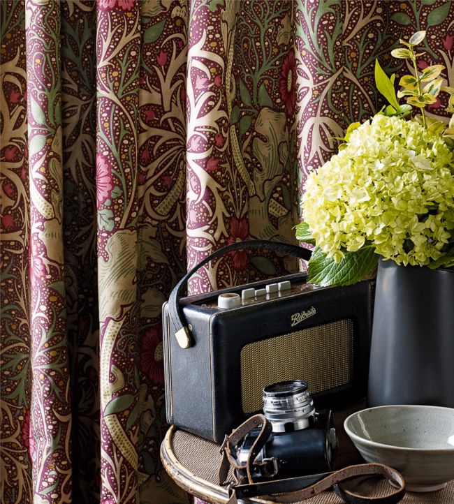 Morris Seaweed Fabric - Ebony/Poppy - 224471 - Morris & Co