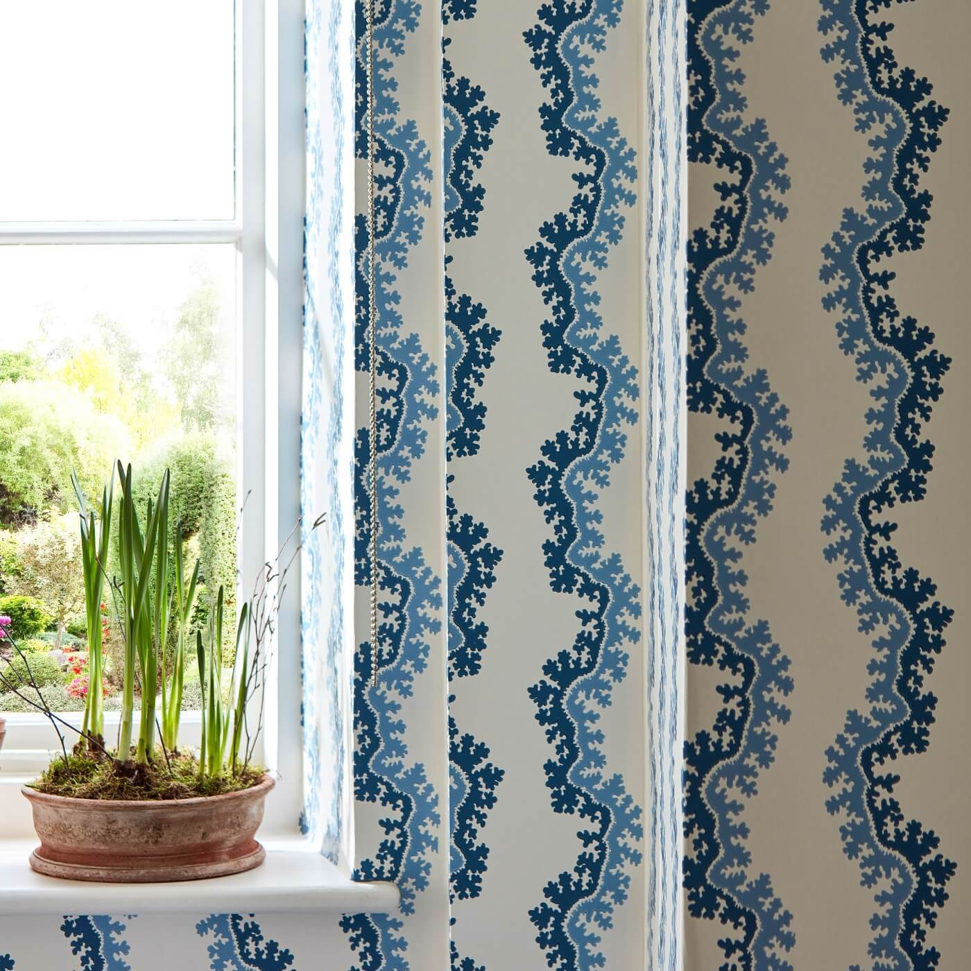 Oxbow Wallpaper - Indigo - DABW217250 - Sanderson