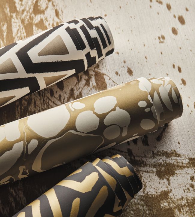 Perception Wallpaper - Black Earth/Gilver/New Beginnings - HQN2112834 - Harlequin