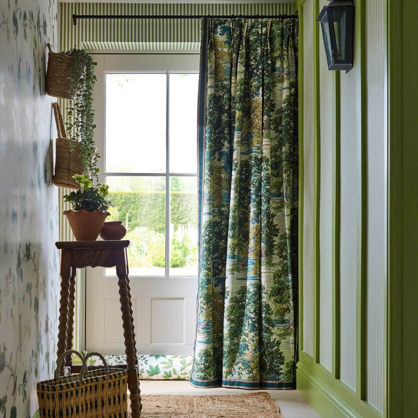 Pinetum Stripe Wallpaper - Sap Green - DABW217255 - Sanderson